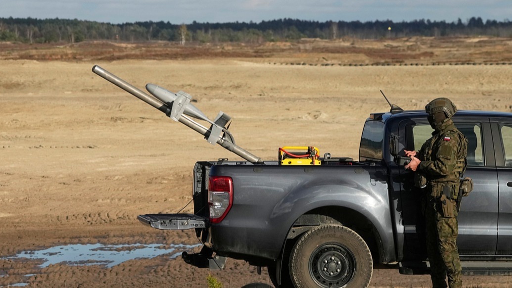 当地时间2025年11月18日,波兰新德巴,波兰和罗马尼亚部署的美国“蜂鸟”无人机系统正在进行测试,该系统用于防御俄罗斯无人机。视觉中国 图