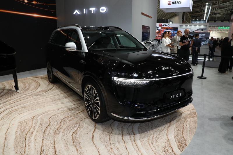 问界M5中东版首发亮相_问界_问界M9中东版设计语言