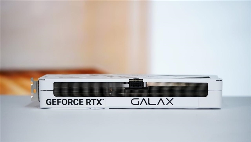 影驰RTX 5070 Ti金属大师白金版OC评测:全新设计 颜值也追上性能和做工