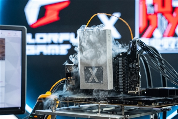 28999元!七彩虹RTX 5090D白火神显卡勇破7大世界纪录:频率超3.5GHz