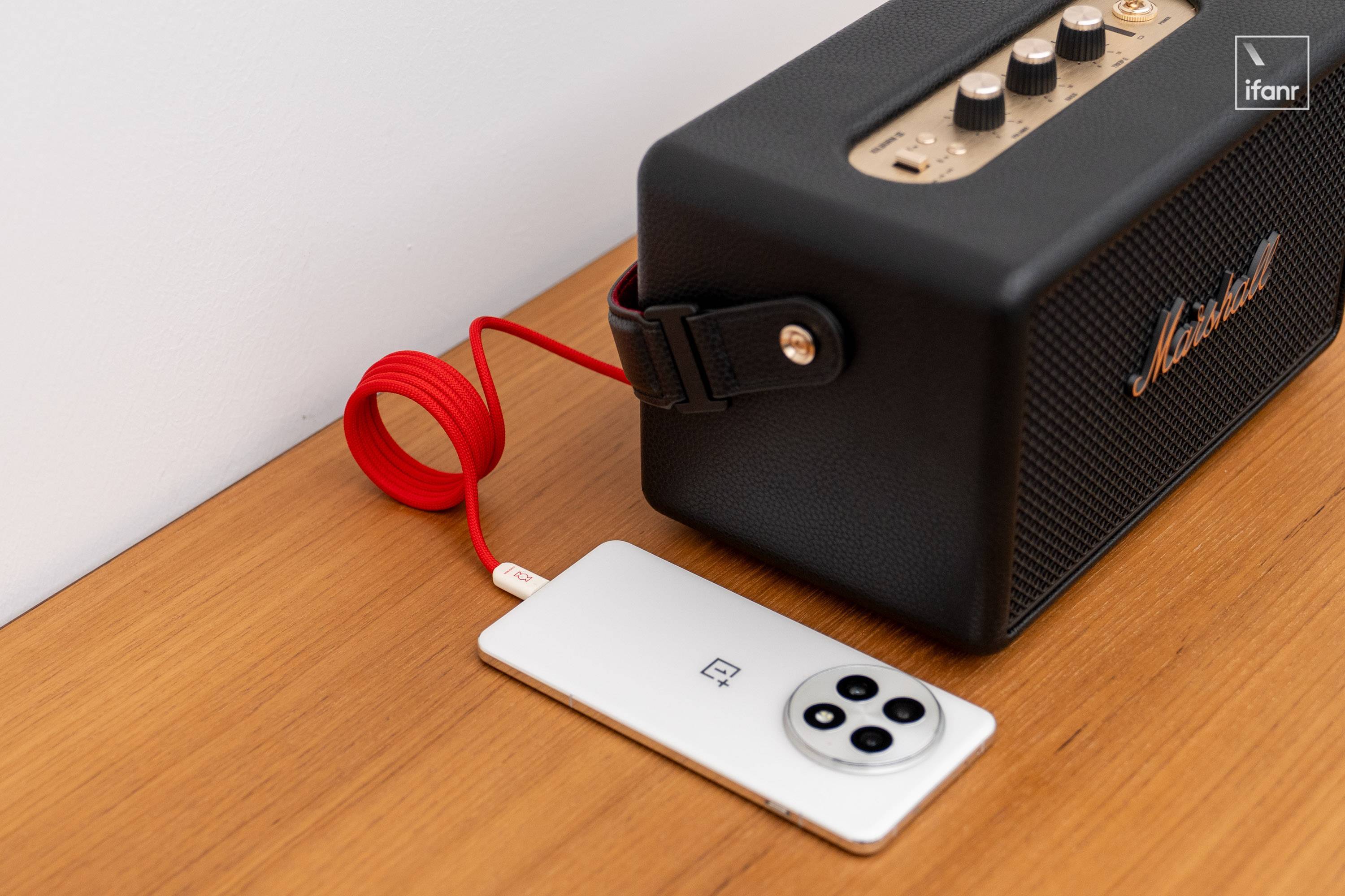 Marshall Kilburn III 体验:50 小时超长续航,在便携音箱属性下的一次踏实升级