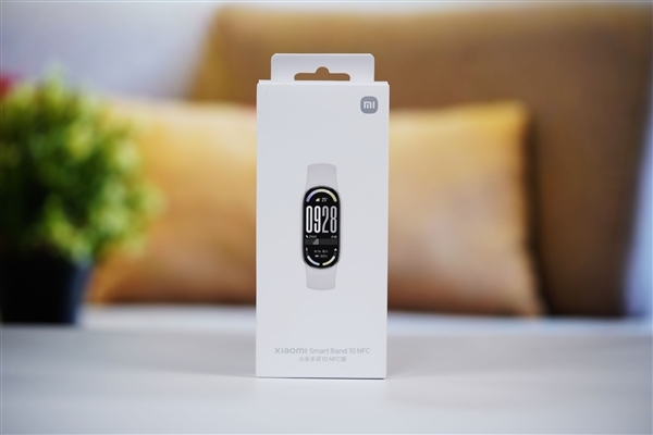 超窄四等边跑道屏!小米手环10 NFC版图赏