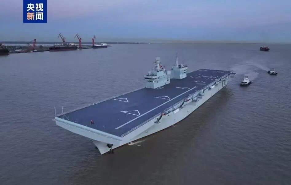 四川舰顺利完成首次航行试验任务返回码头 图:央视新闻