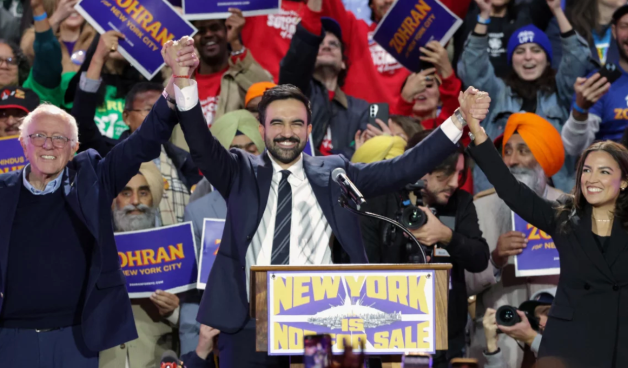 ▲祖赫兰·马姆达尼(中)、伯尼·桑德斯(左)和亚历山大·奥卡西奥-科尔特斯(右),这三人均自认为是“民主社会主义者”