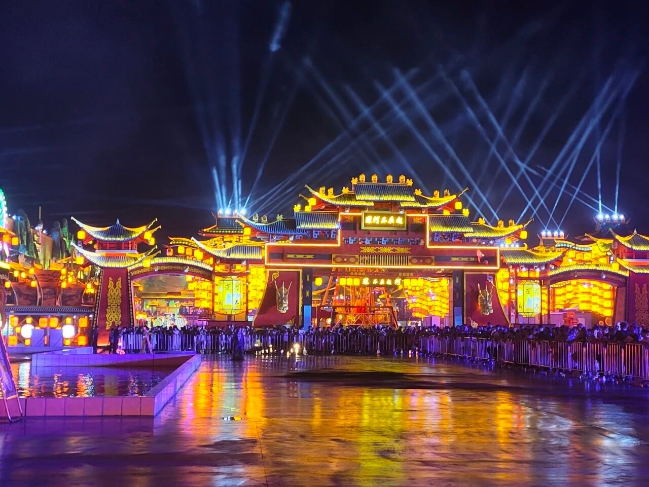 天津武清运河不夜城夜景(央广网发 武清区供图)