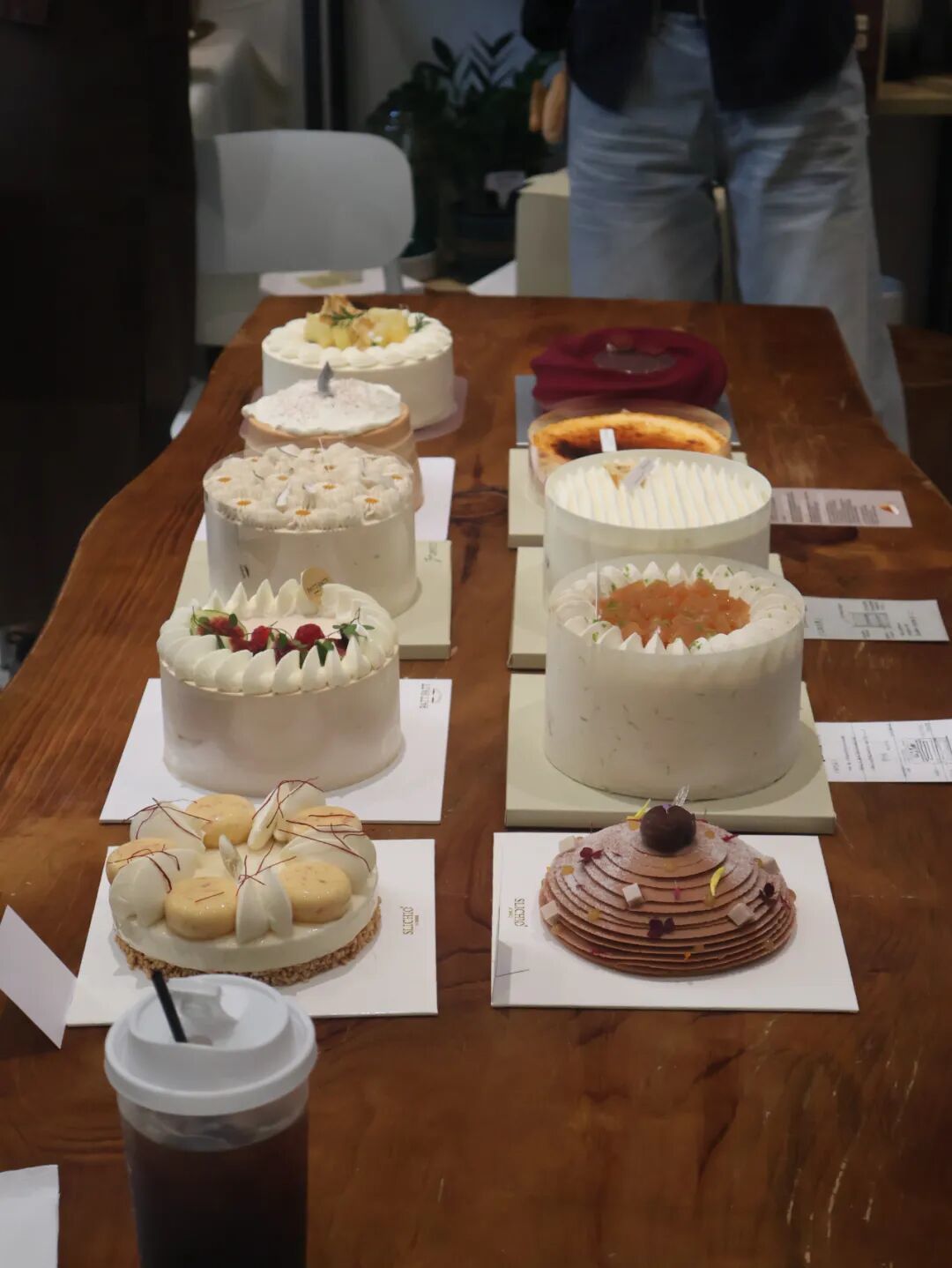 杀糕局的蛋糕数量一般为8-12个,此次组局人均180元。(图/牧羊 摄)