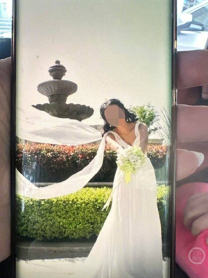 苗苗的结婚照。上游新闻记者 贾晨 翻拍