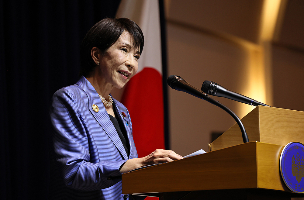 2025年11月1日,韩国庆州,日本首相高市早苗在亚太经合组织(APEC)峰会结束后,出席面向国内外媒体的记者会。视觉中国 资料图