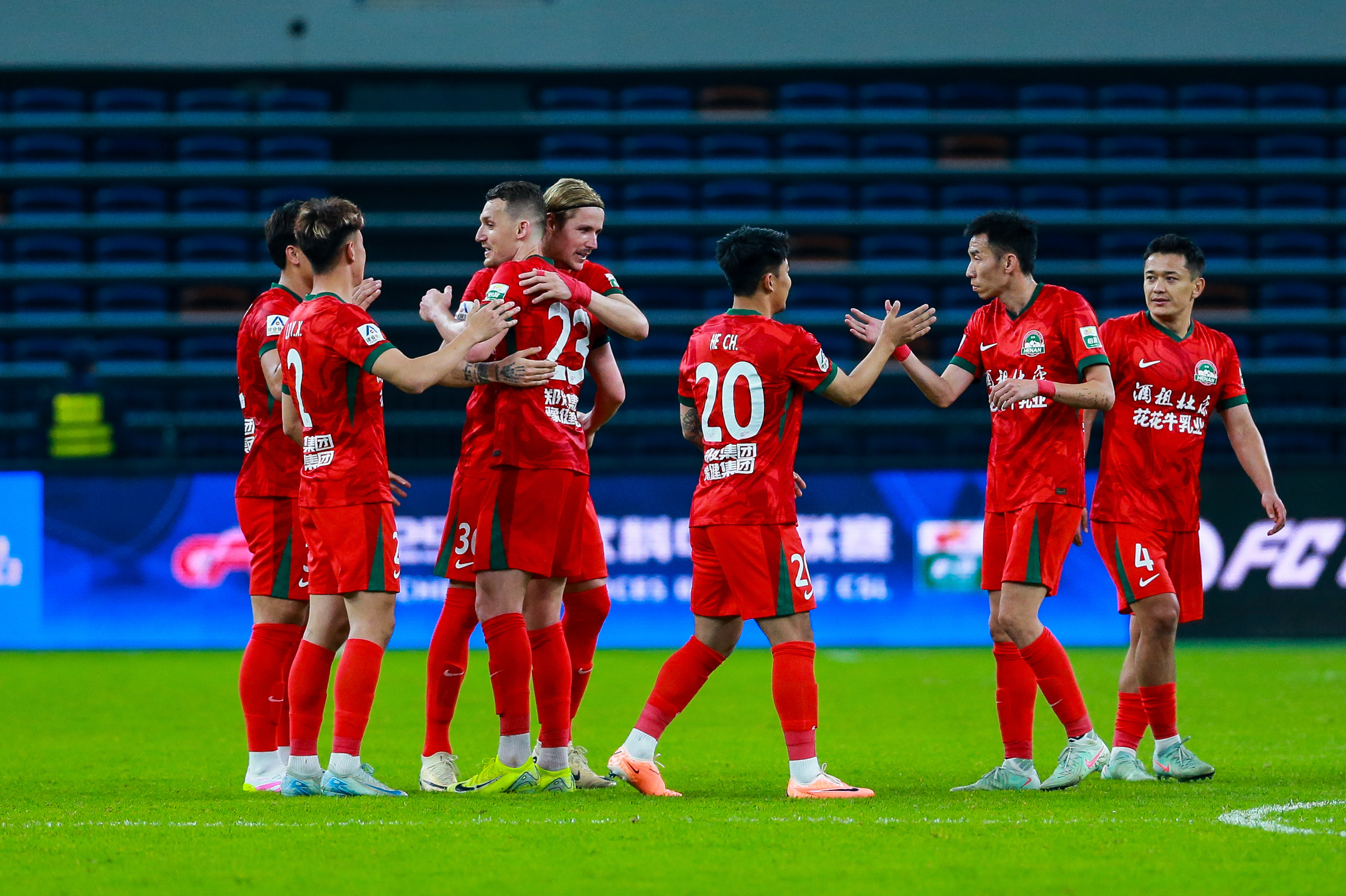 足球——中超：河南俱乐部酒祖杜康胜深圳新鹏城_凤凰网, image size:3000x1998