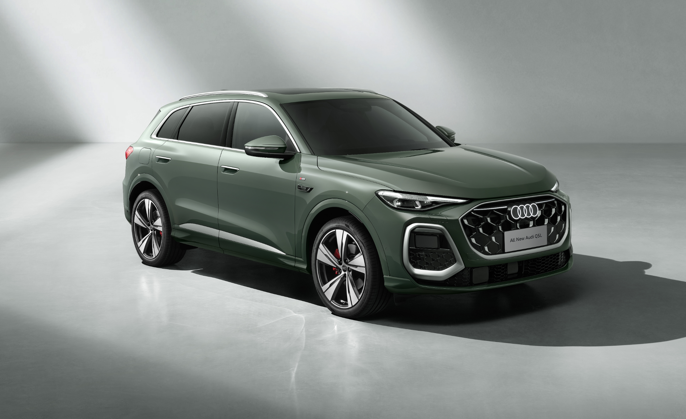 告别复古内饰,奥迪新 Q5L / A5L / A5L Sportback 亮相并将搭载华为智驾