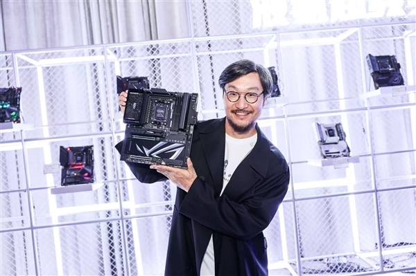 华硕三大重磅主板齐发:ROG姬、初音未来赛若天仙