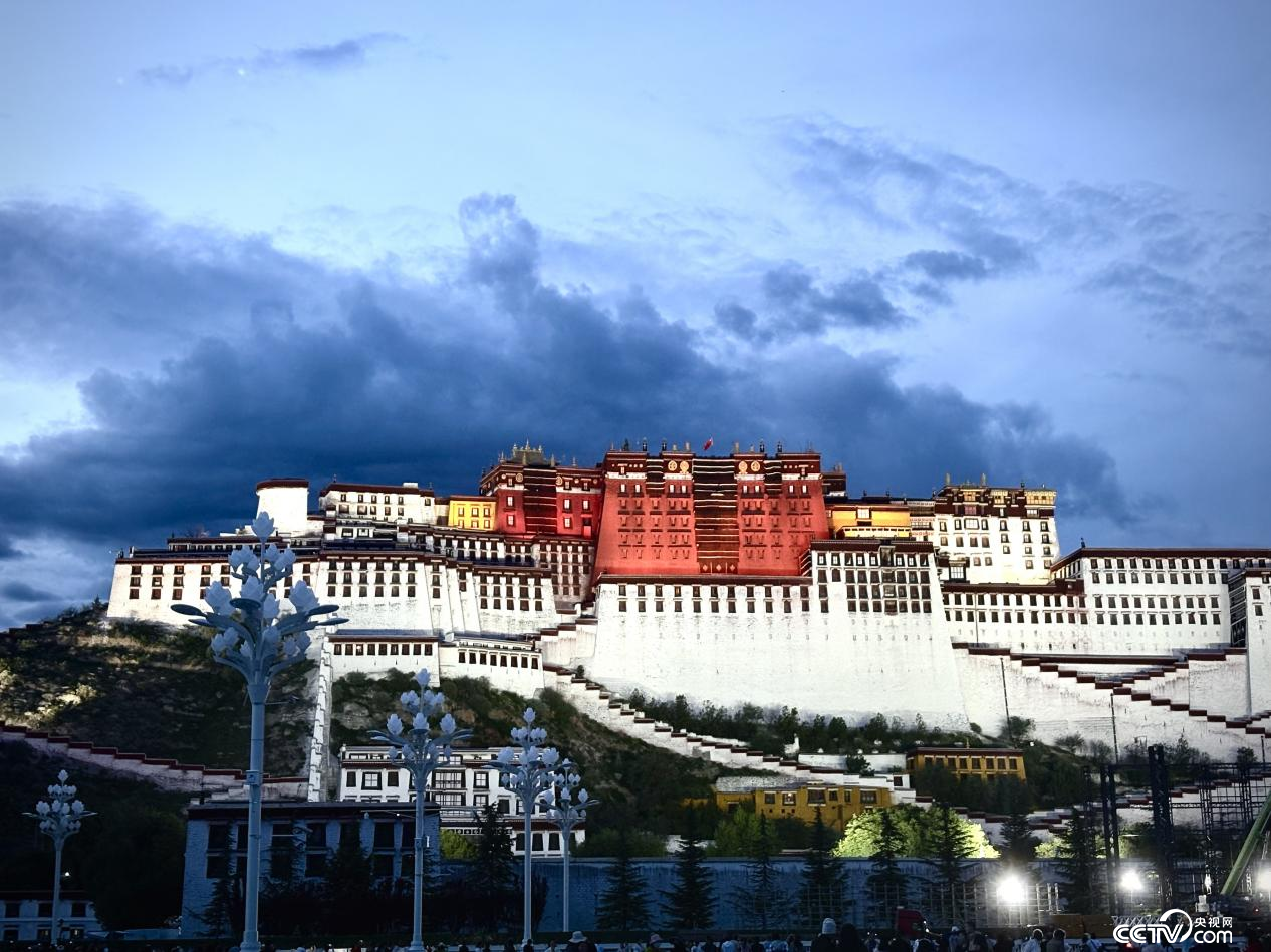 西藏自治区拉萨市布达拉宫(摄影 李婷婷)