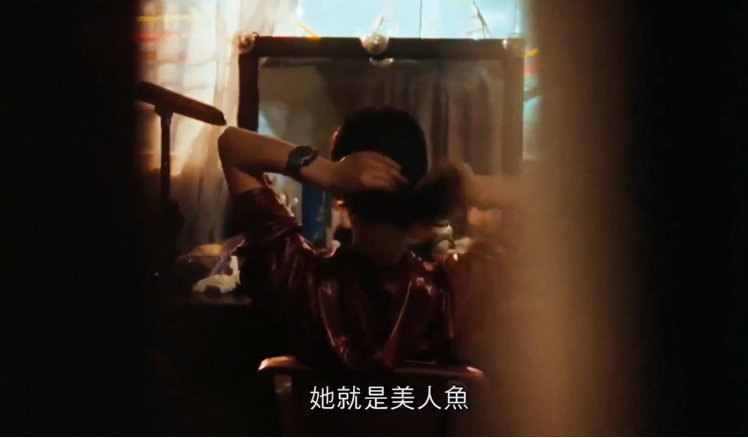 海洋馆的发展催生了许多“美人鱼”演员。(图/《苏州河》)