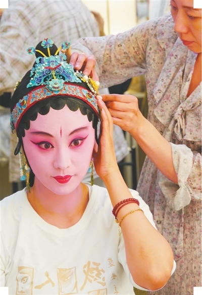 材美工巧  国风饰品成为心头好（文化中国行&middot;这些美 很中国）