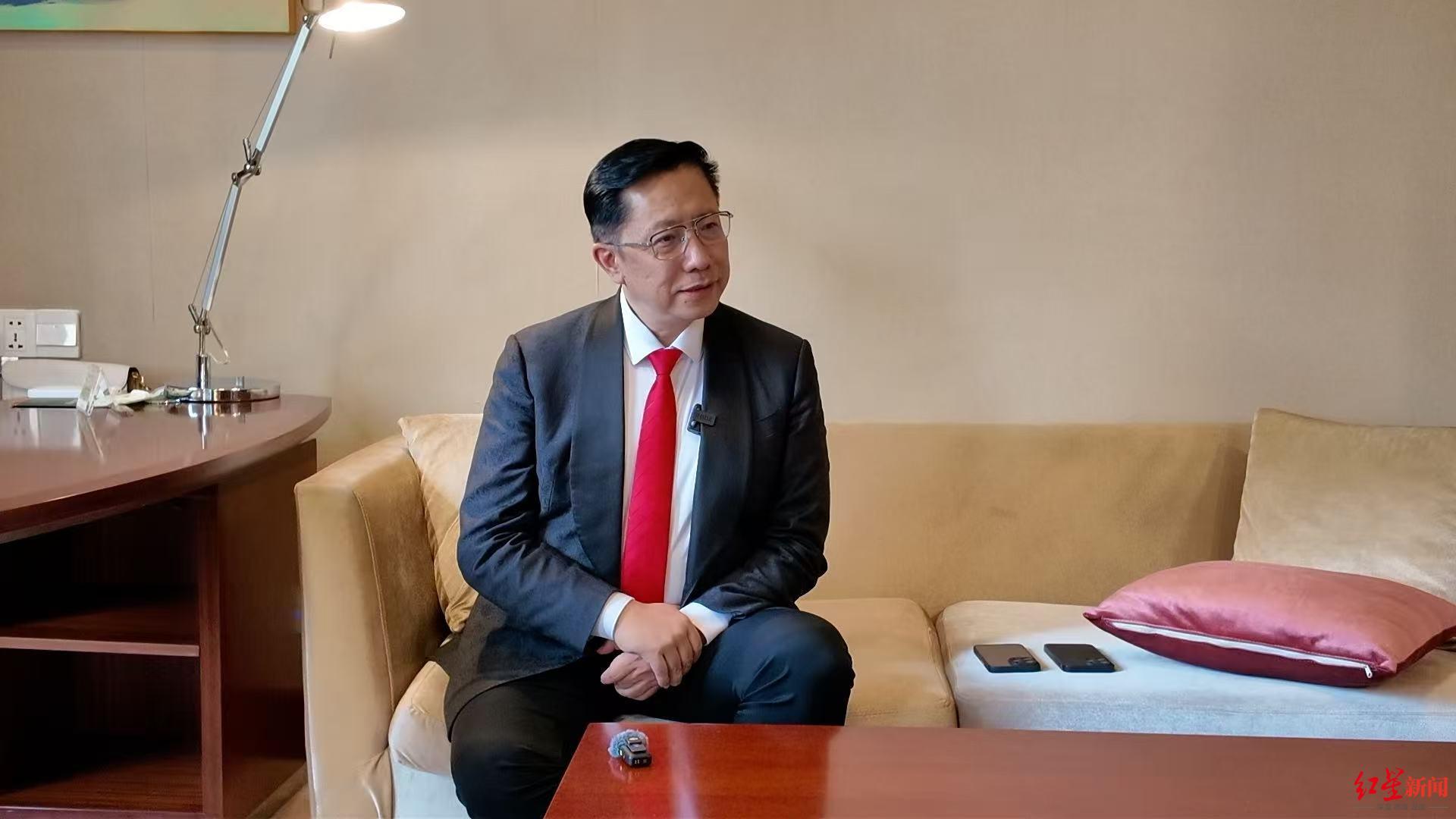 ▲李阳接受红星新闻采访 红星新闻记者 幸哲宇 摄