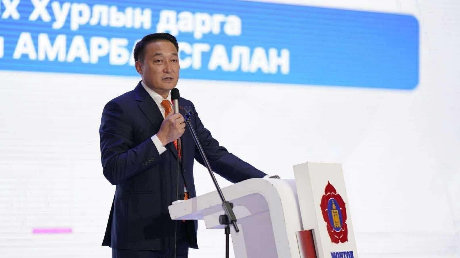 9月28日,蒙古国国家大呼拉尔主席(议长)阿玛尔巴伊斯格楞当选执政党蒙古人民党主席