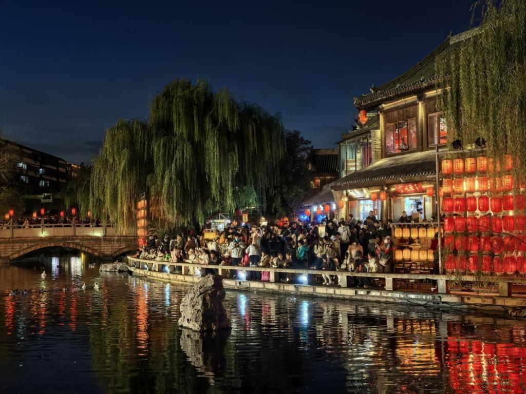 夜幕下的洛邑古城