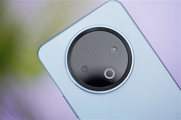 8200mAh双灭霸手机!vivo Y500图赏