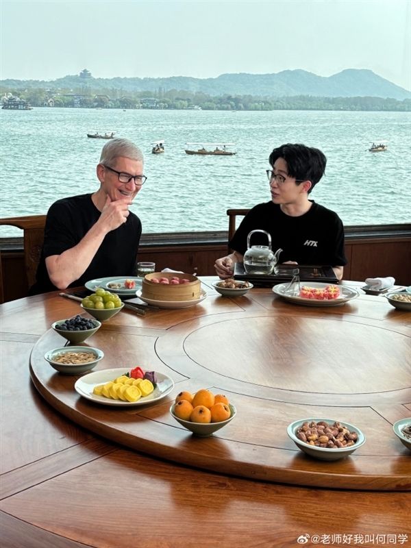 排面!库克现身杭州 约见UP主影视飓风、何同学