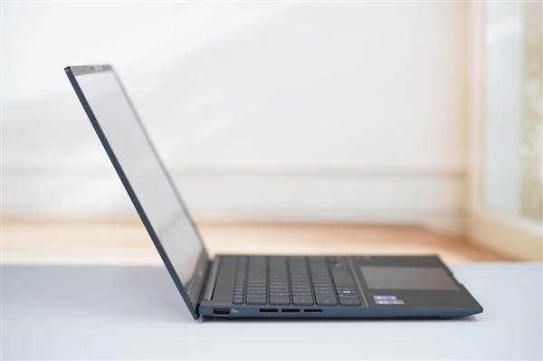 第二代酷睿Ultra 9 285H加持!华硕灵耀14 2025图赏