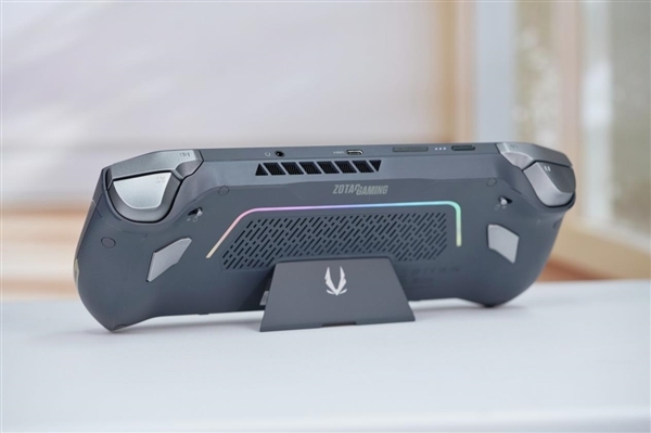 畅玩3A游戏大作,索泰ZONE游戏掌机图赏