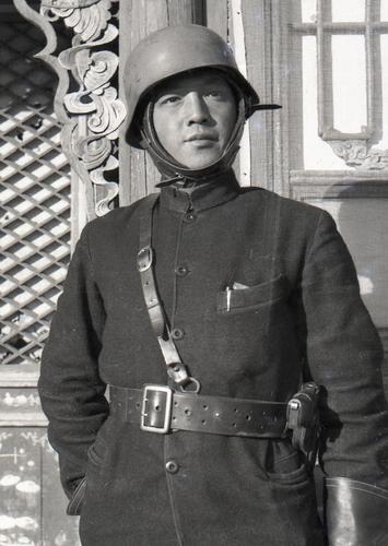 方大曾寄给母亲的戎装照。（方大曾纪念室供图）