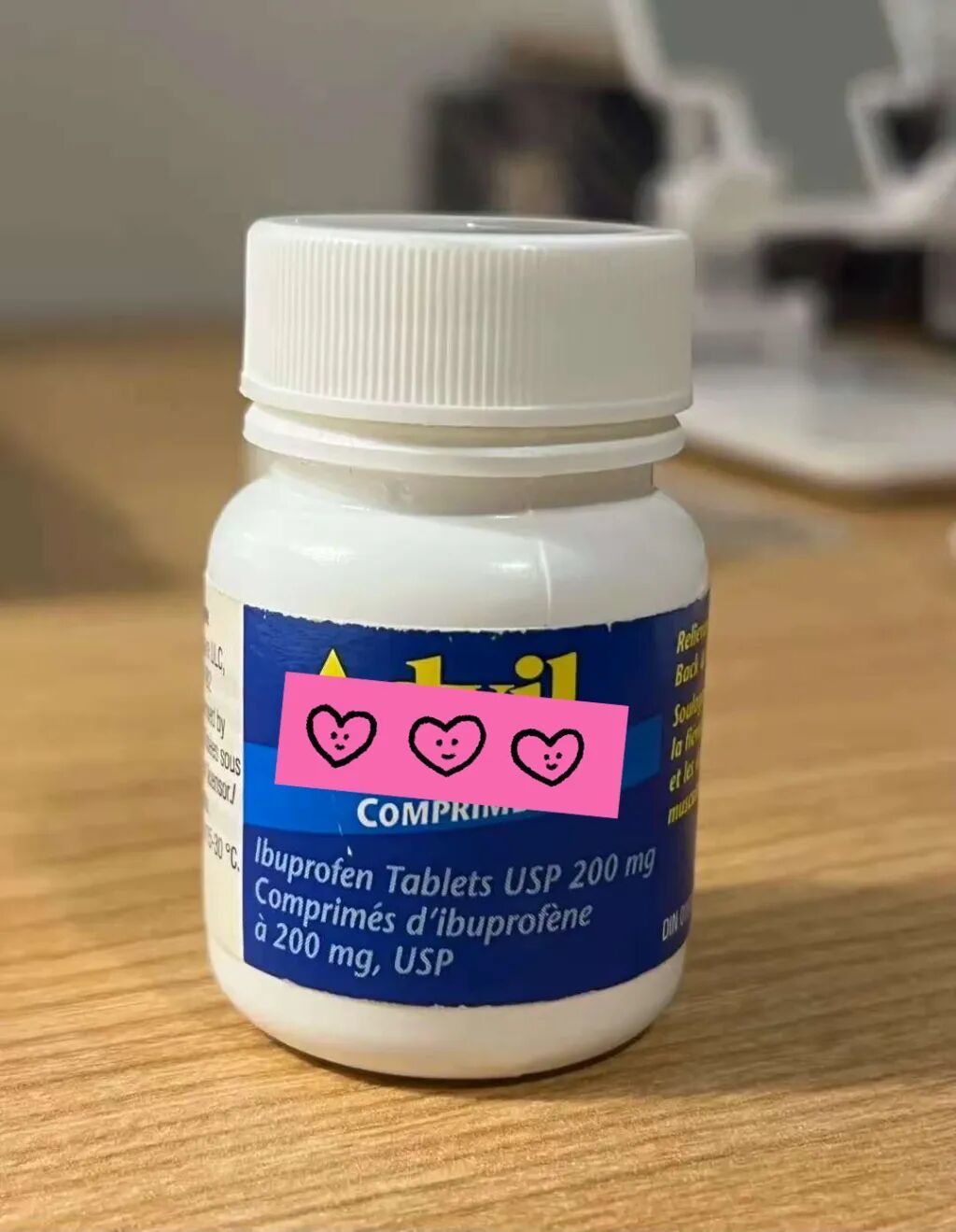 英英缓解痛经时吃的布洛芬药片