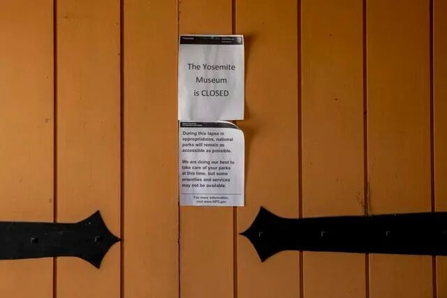 ◆11月5日,特朗普在白宫国宴厅出席早餐会。在11月4日的多场关键选举中,共和党遭遇惨败。