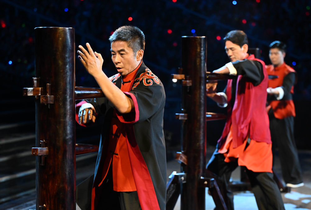 11月9日,演员在开幕式现场表演咏春拳。新华社记者 肖艺九 摄