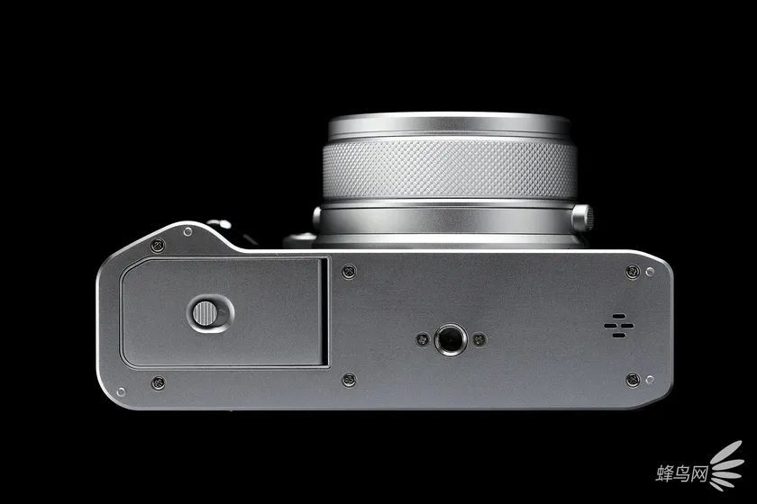 便携中画幅的极致影像 富士GFX100RF评测