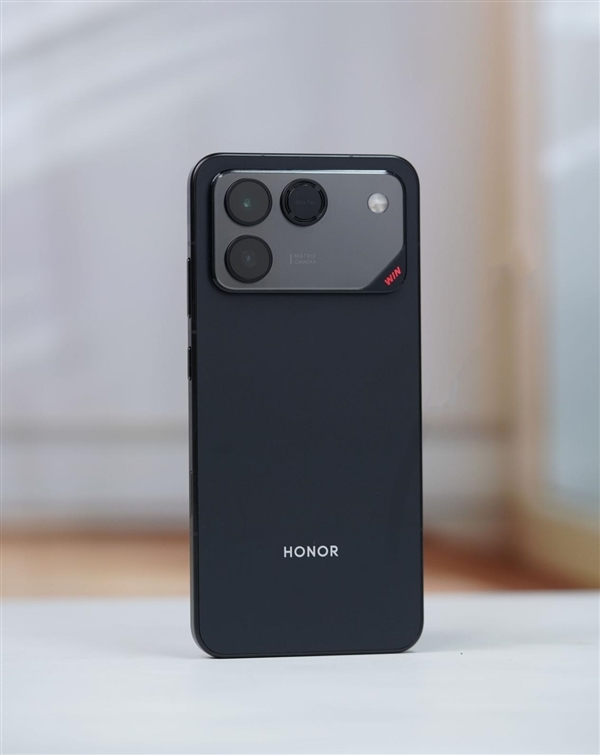 10000mAh巨无霸电池仅2599元起!荣耀WIN RT图赏