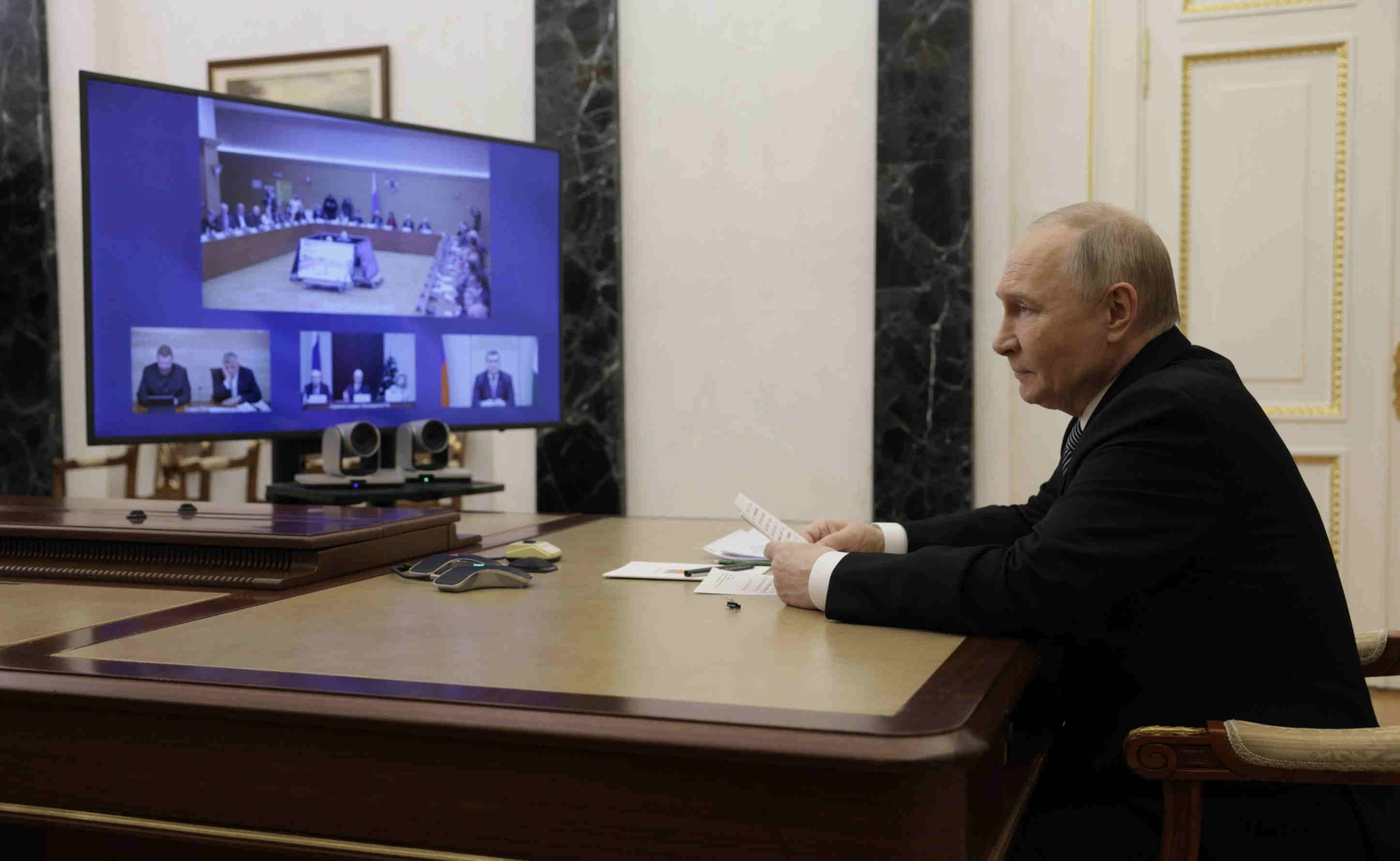 当地时间9日,普京参加视频会议。克里姆林宫官网