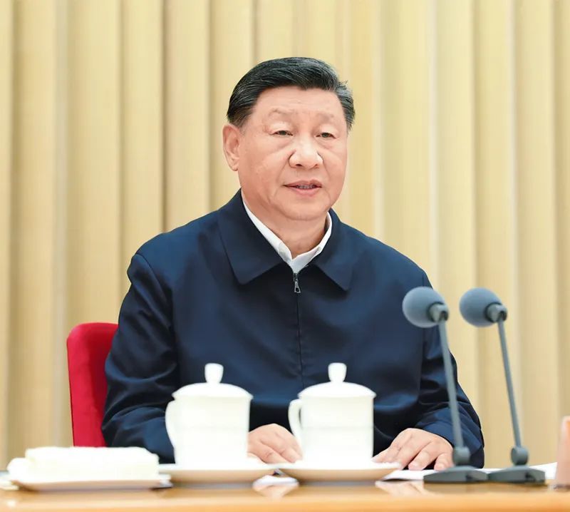 2024年9月9日至10日,全国教育大会在北京召开。中共中央总书记、国家主席、中央军委主席习近平出席会议并发表重要讲话,代表党中央向全国广大教师和教育工作者致以节日祝贺和诚挚问候。 新华社记者 鞠鹏/摄
