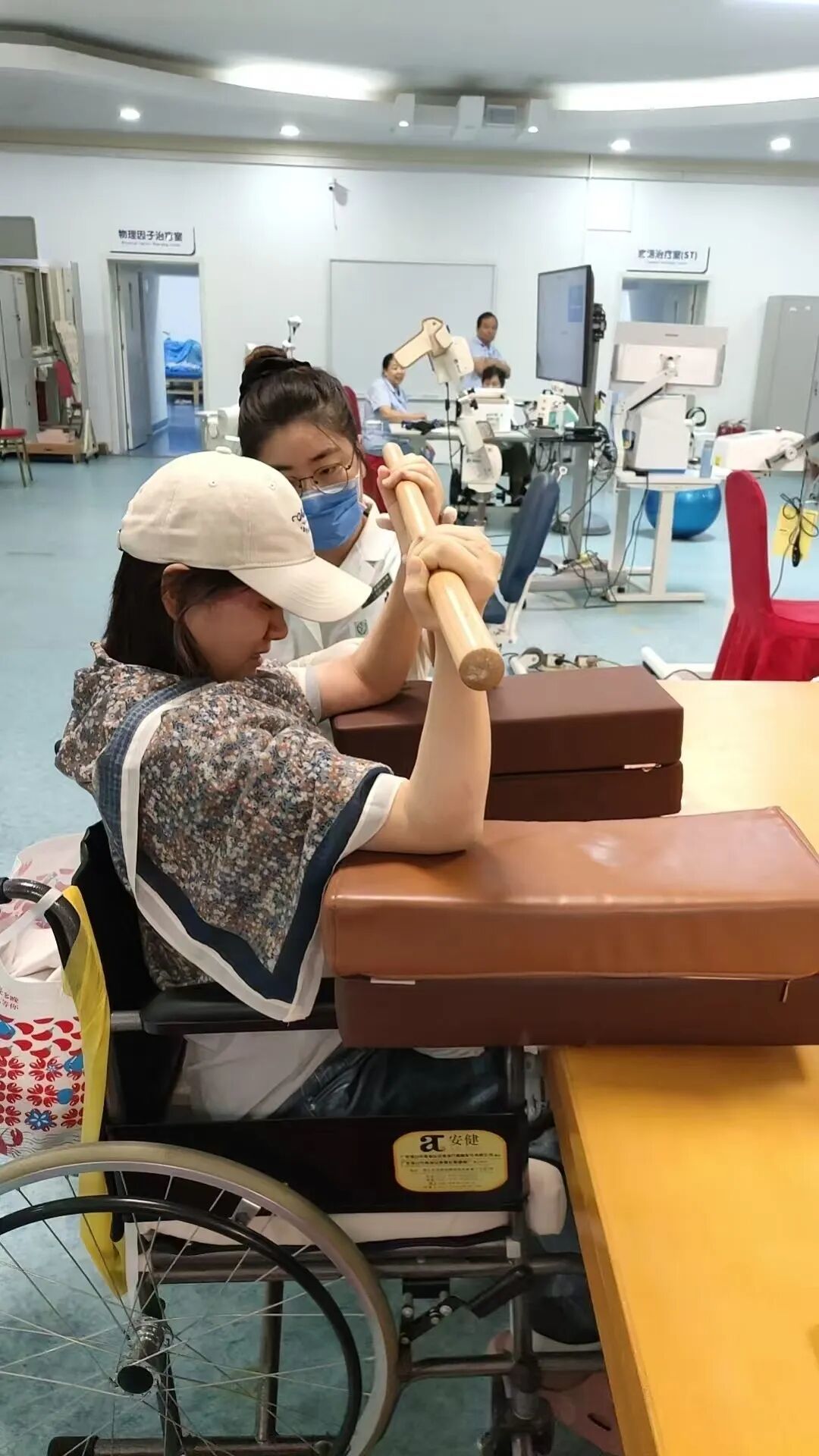 徐倩正在進(jìn)行康復(fù)訓(xùn)練 受訪者供圖