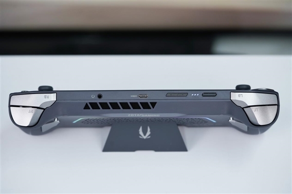 畅玩3A游戏大作,索泰ZONE游戏掌机图赏