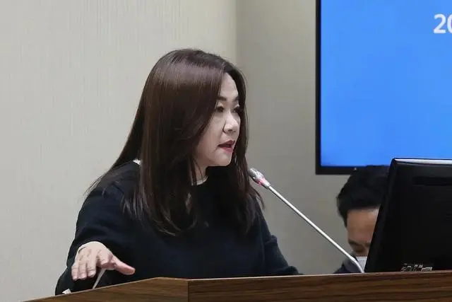 马文君在立法机构质疑台军特别预算社交媒体