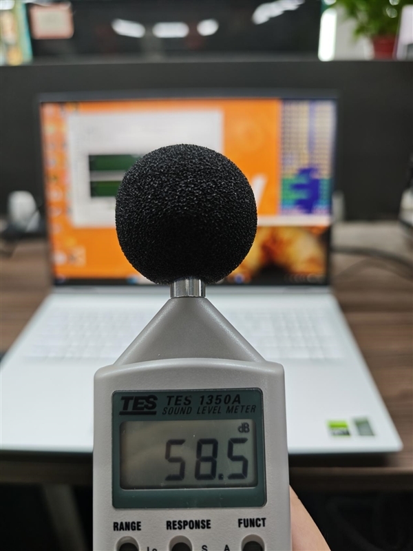 宅系玩家首选!七彩虹橘宝R16 Ultra评测:高颜值金属外观 2k游戏爽玩