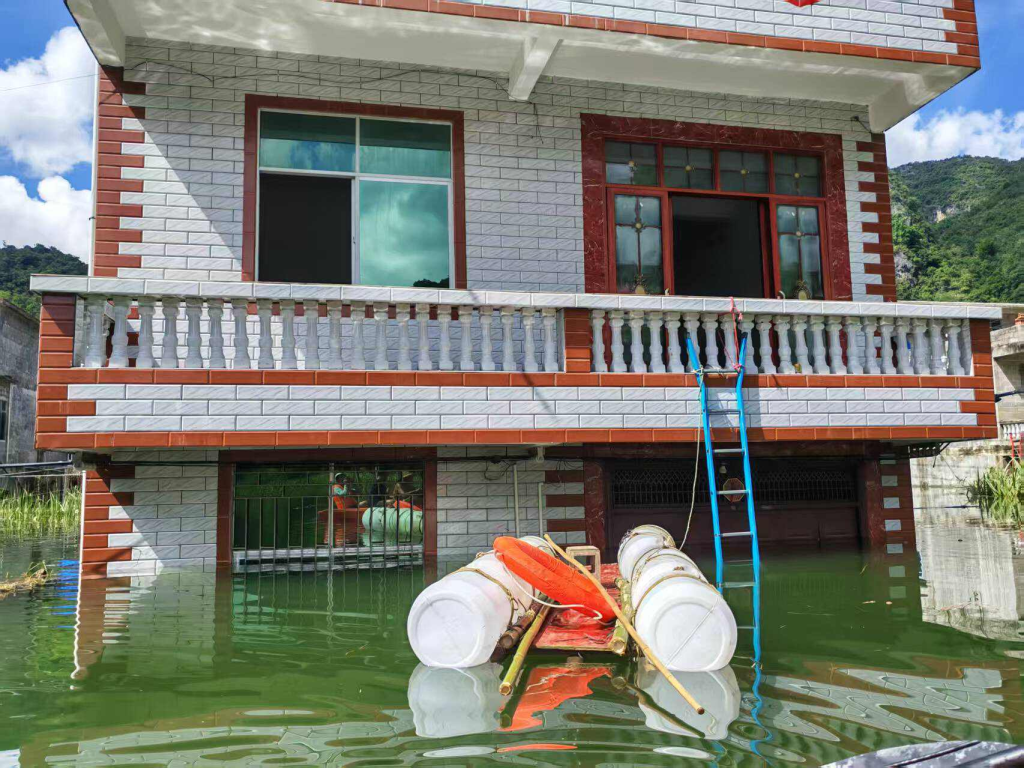 水位下降,黄莹回家查看房子