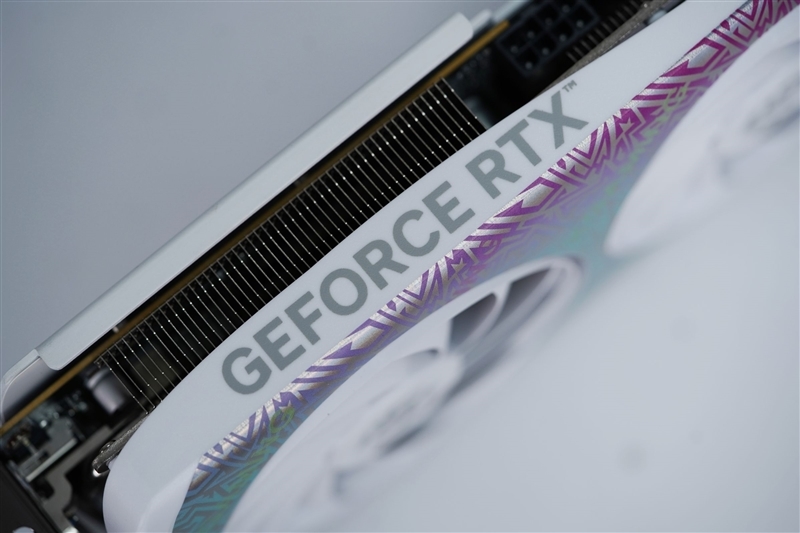索泰RTX 5060 XGAMING OC显卡评测:不只有潮流设计 性能做工也是同级最强