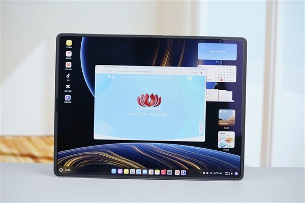 华为首款鸿蒙折叠屏电脑!MateBook Fold非凡大师图赏