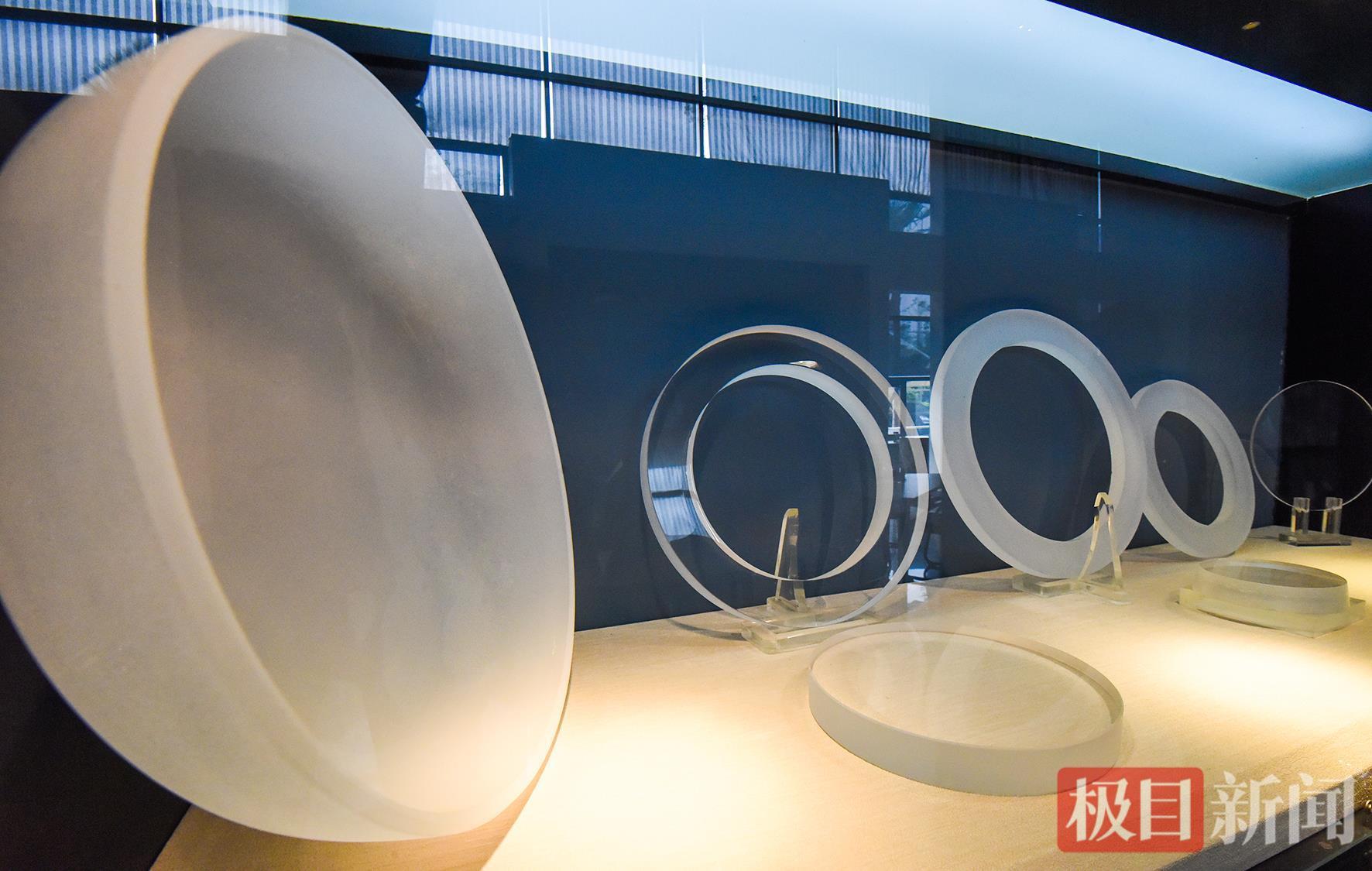 2020年4月7日,湖北菲利华石英玻璃股份有限公司产品展示。(黄志刚 摄).jpg