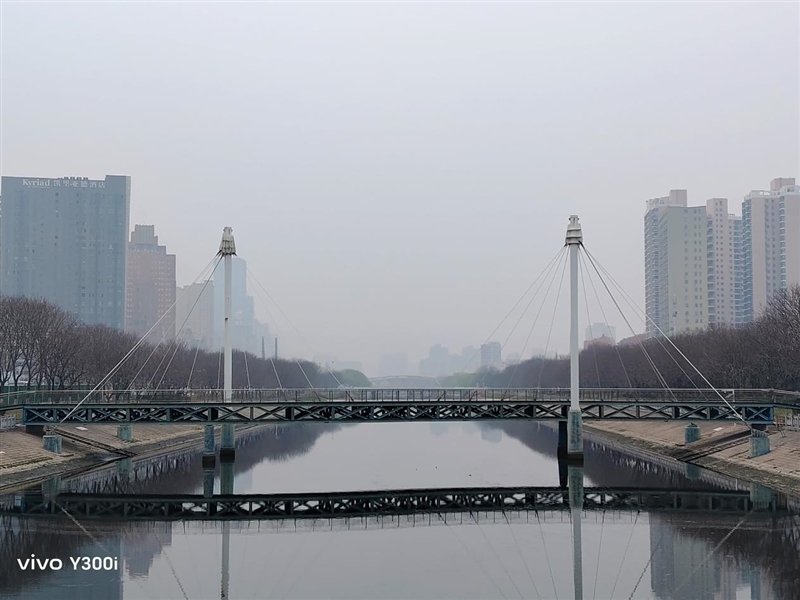 23.5小时霸榜续航榜!vivo Y300i体验评测:超高颜值的一款耐造神机