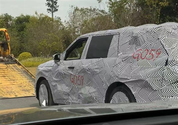 瞄准理想和问界 小鹏增程首车谍照曝光:六座大型SUV