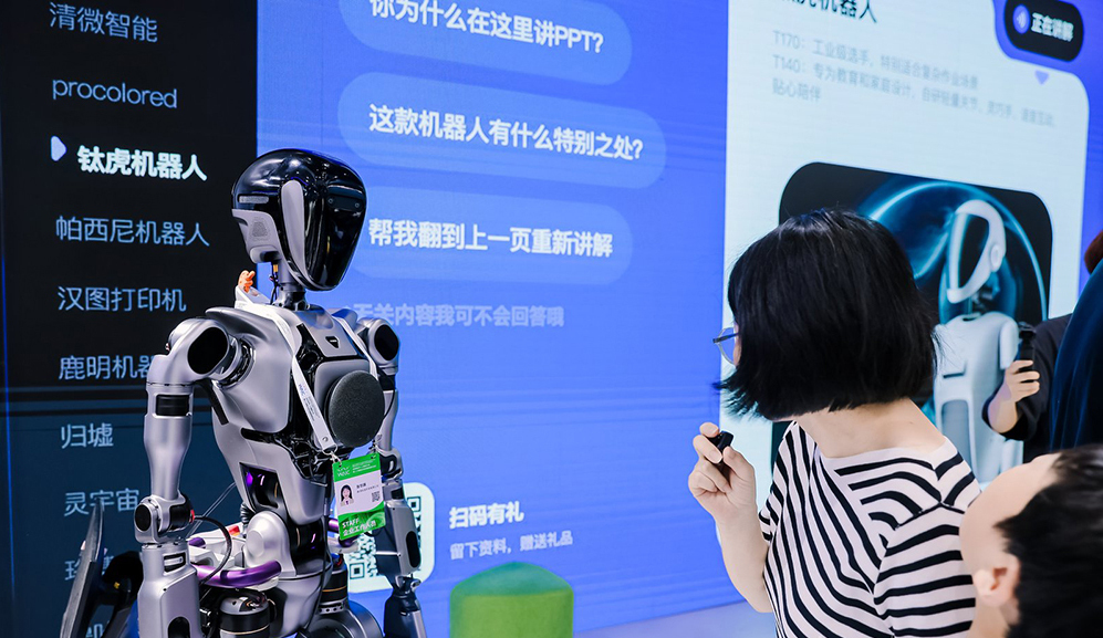 商汤日日新6.5升级!造办公智能体,推具身智能平台,让机器人讲解PPT