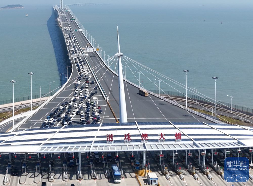 ↑港珠澳大桥桥头。新华社发