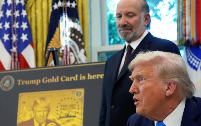 特朗普想为美国赚钱真是绞尽脑汁,一张“金卡”卖100万美元