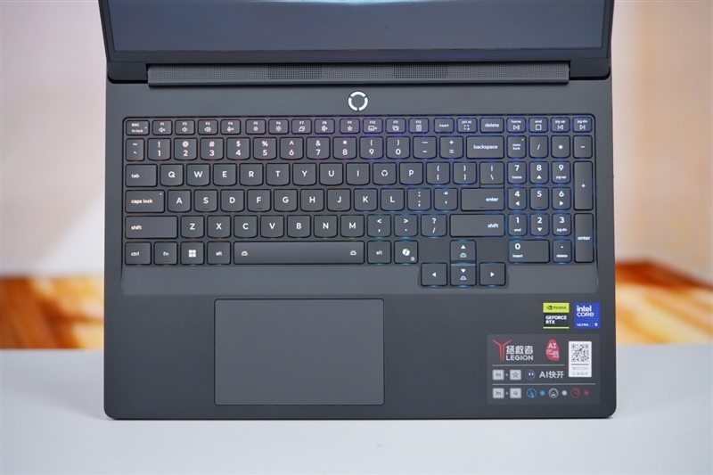 酷睿Ultra 9 275 HX与i9-14900HX深度对比!联想拯救者Y9000P 2025至尊版评测:为什么说Arrow Lake是最优秀的笔记本处理器