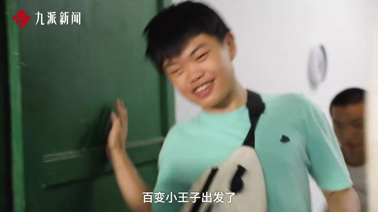 现实版小小的我：3名00后脑瘫男生摆摊卖大蒜