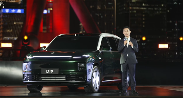 零跑家族最大SUV登场!零跑D19全球首秀:80度大电池全球增程第一