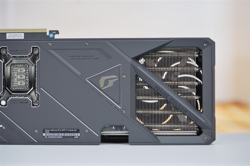 七彩虹iGame RTX 5070 Ti Vulcan OC显卡评测:一键提速降温、磁吸组件玩法多样